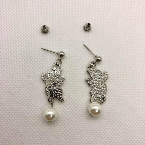 !!LAST PAIR!! Cute Ghost Earrings with Faux Pearls - Picture 3 of 5